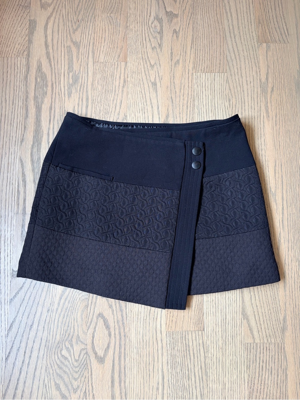 CAbi Black Wrap Low Rise Mini Skirt Swathe Quilted Asymmetrical Hem Textured